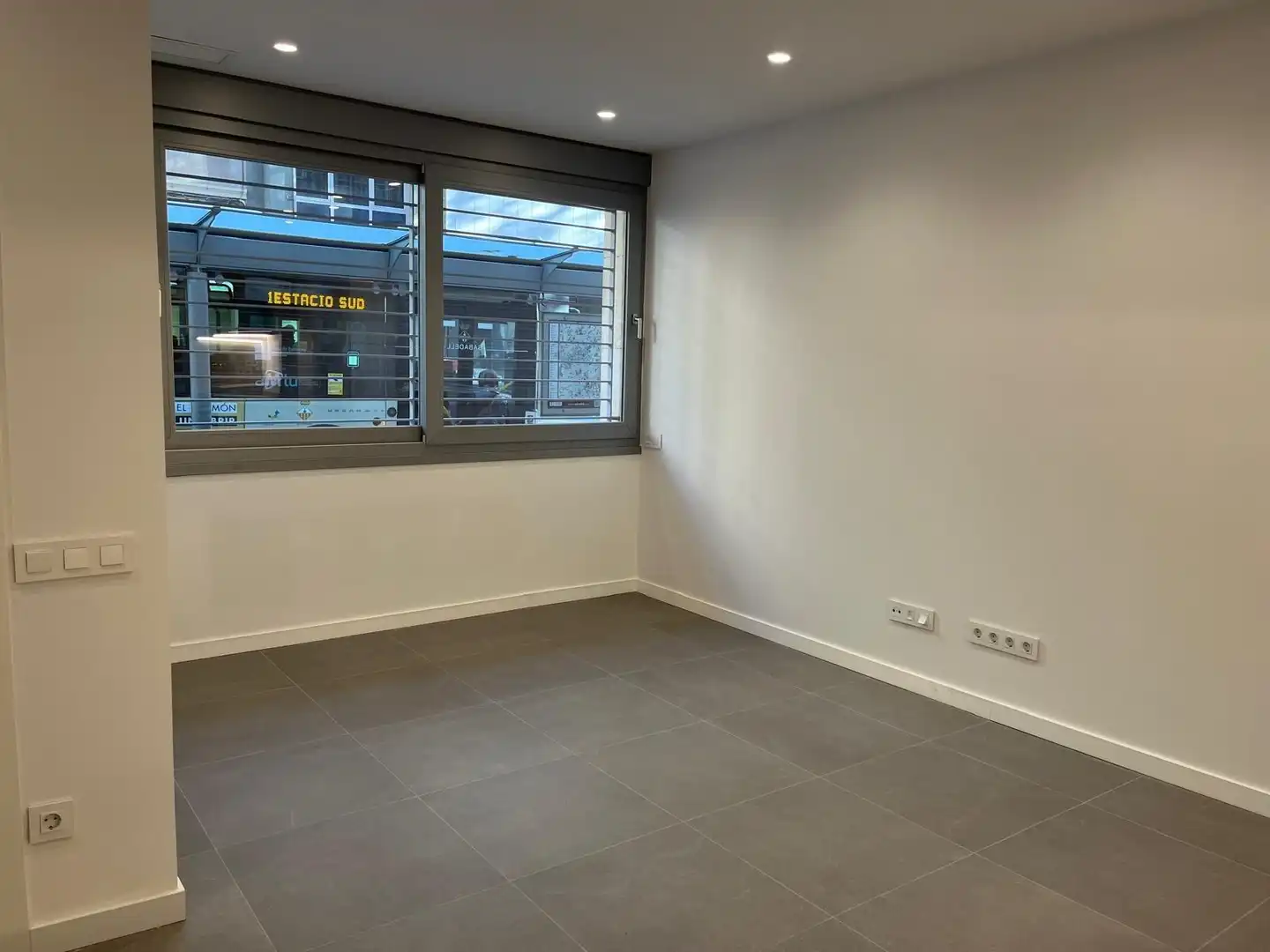 Ground floor for sale in Sabadell  with Air Conditioner and Heating