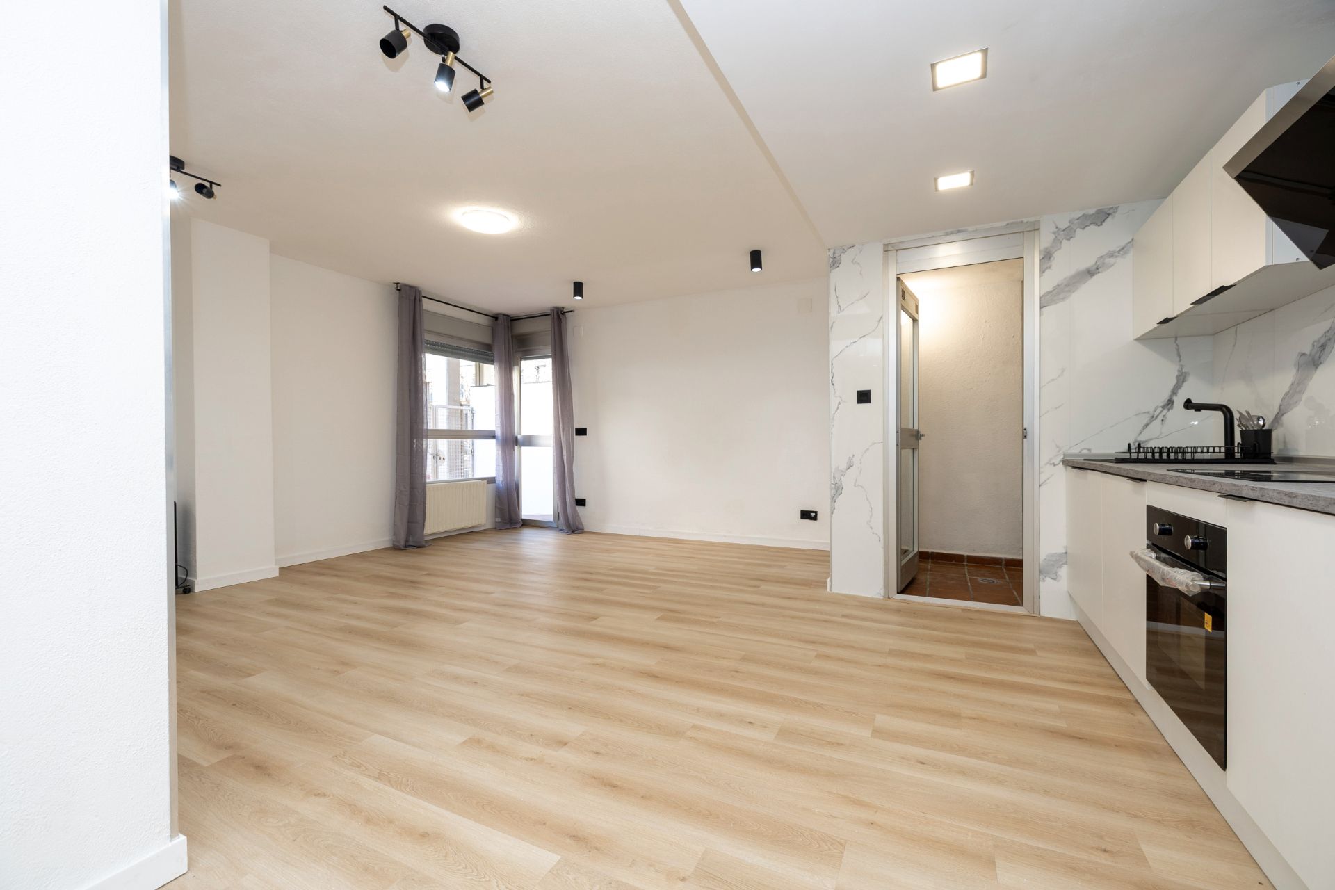Flat for sale in  Granada Capital  with Terrace