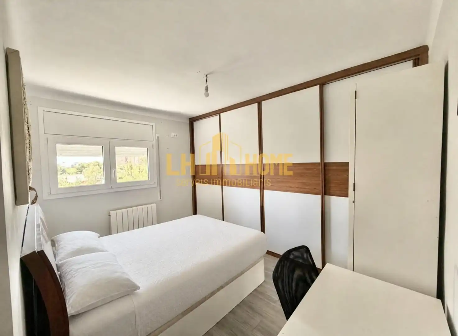 Bedroom of Flat for sale in L'Hospitalet de Llobregat  with Air Conditioner, Heating and Parquet flooring