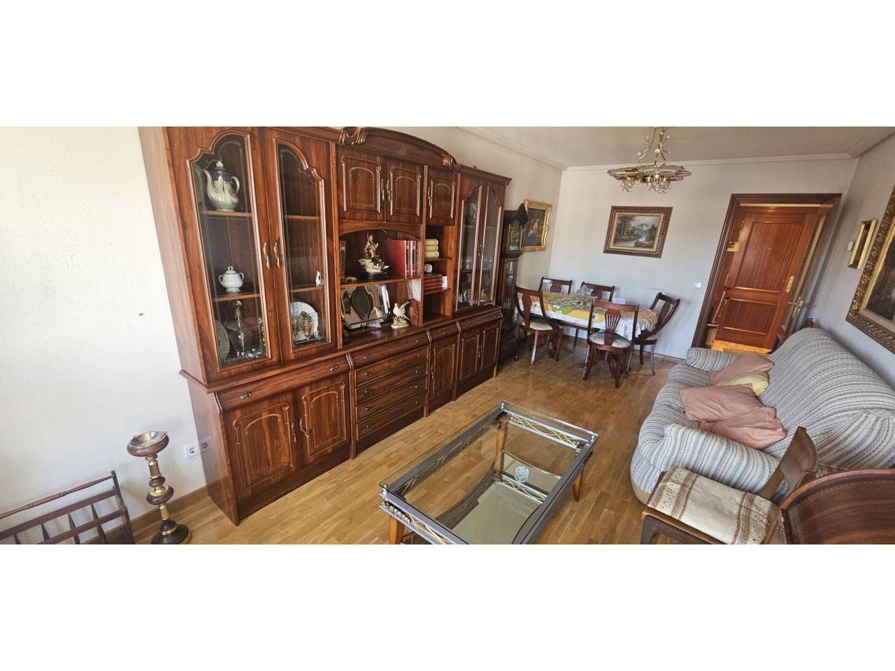 Menjador de Apartament en venda en León Capital  amb Calefacció, Parquet i Traster