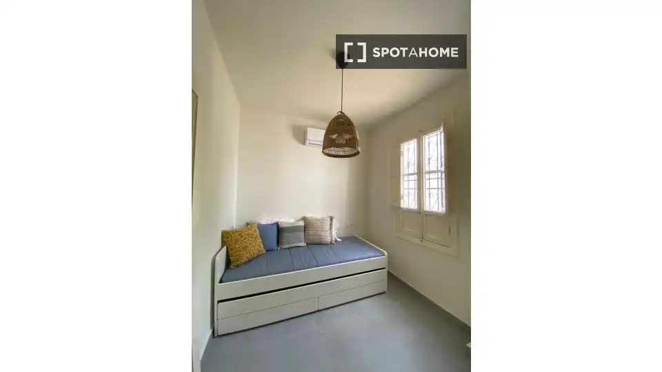 Habitación de Piso de alquiler en Valencia con Aire acondicionado, Calefacción y Amueblado