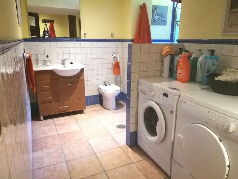 Bany de Casa o xalet en venda en Córdoba amb Aire condicionat, Calefacció i Jardí privat