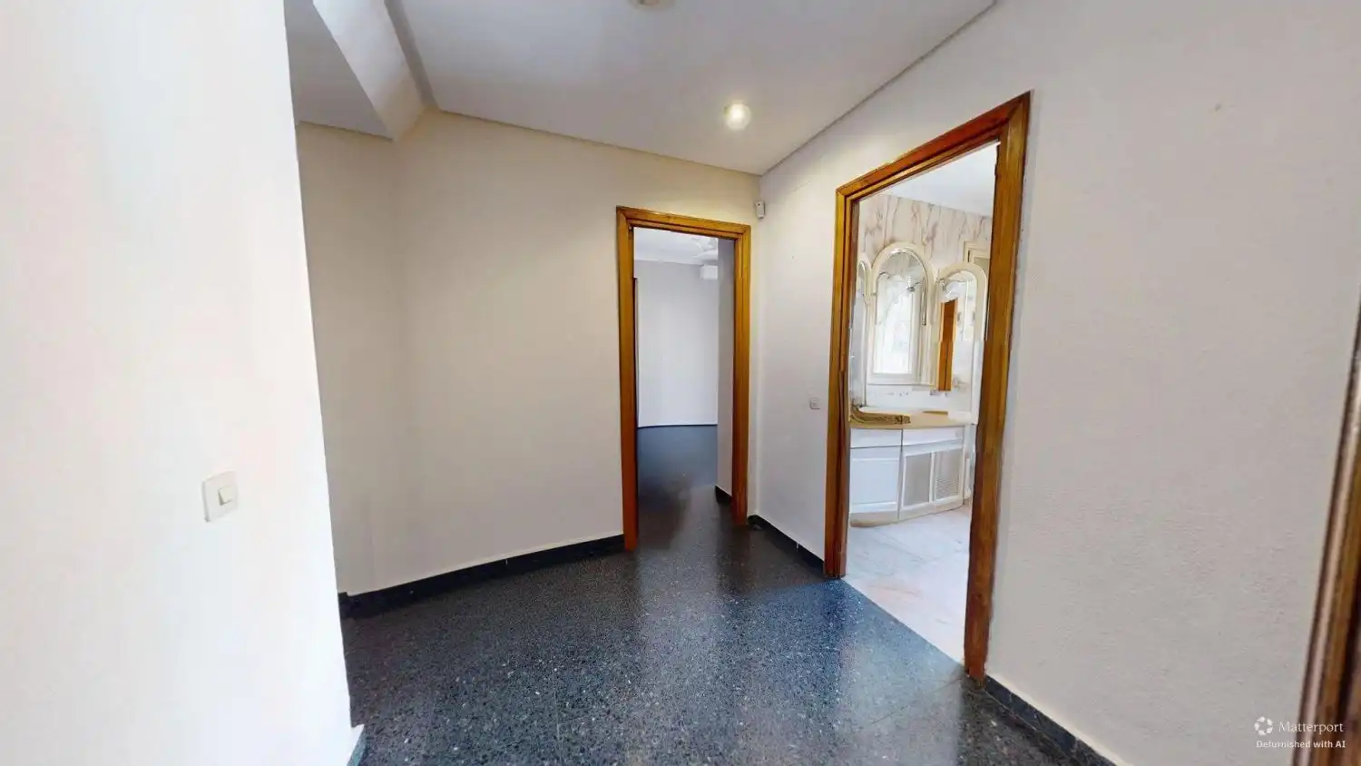Flat for sale in Sevilla  with Air Conditioner, Terrace and Storage room