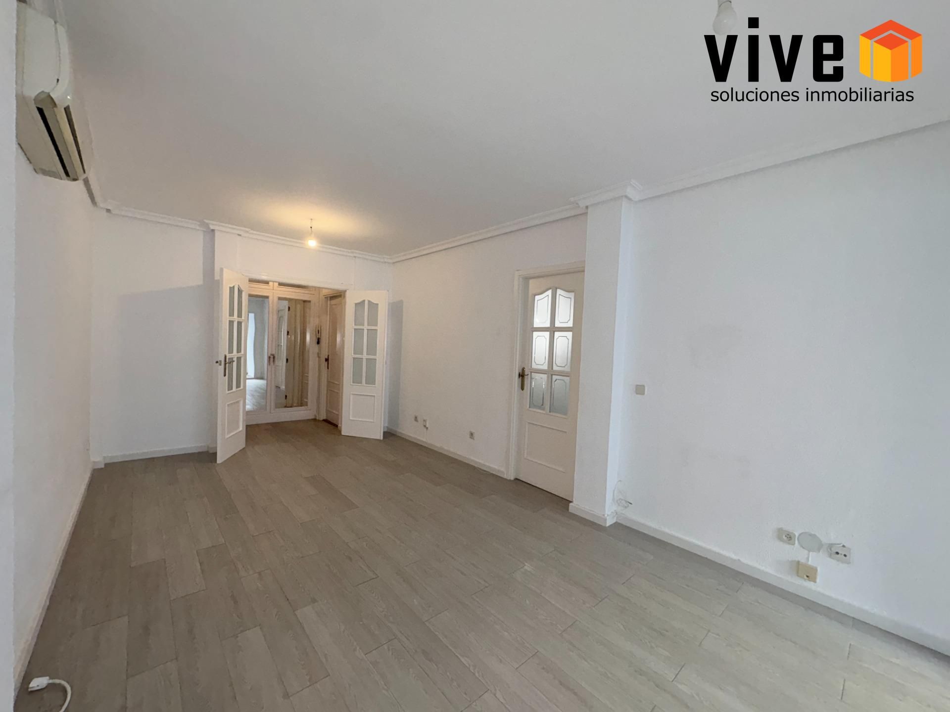 Living room of Flat for sale in San Juan de Aznalfarache  with Terrace