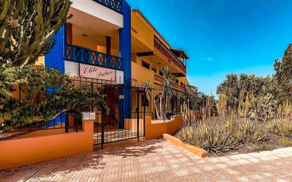 Vista exterior de Apartament en venda en Adeje amb Aire condicionat, Terrassa i Moblat