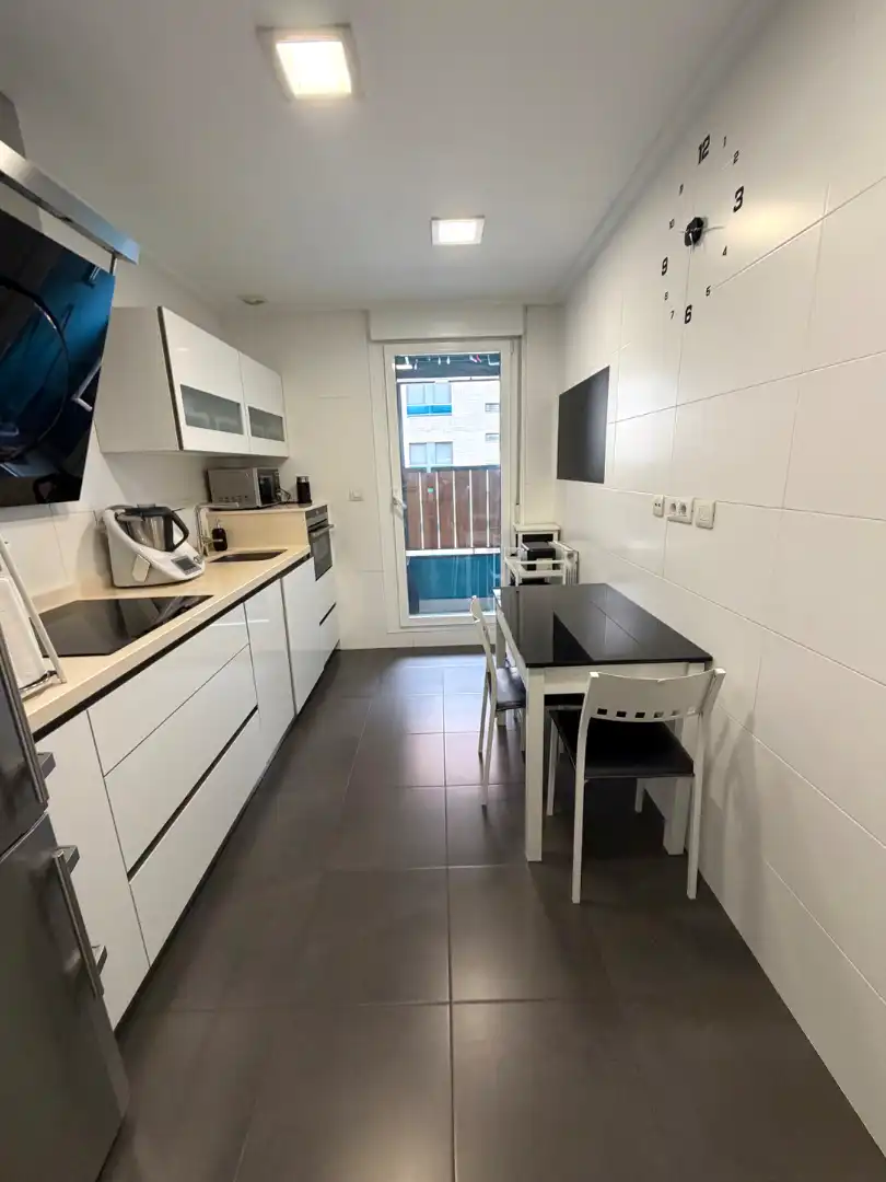 Cocina de Piso en venta en Barakaldo  con Trastero, Amueblado y Balcón