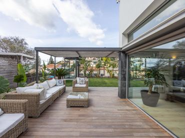 Detached house with balcony for sale in Ciutat Diagonal