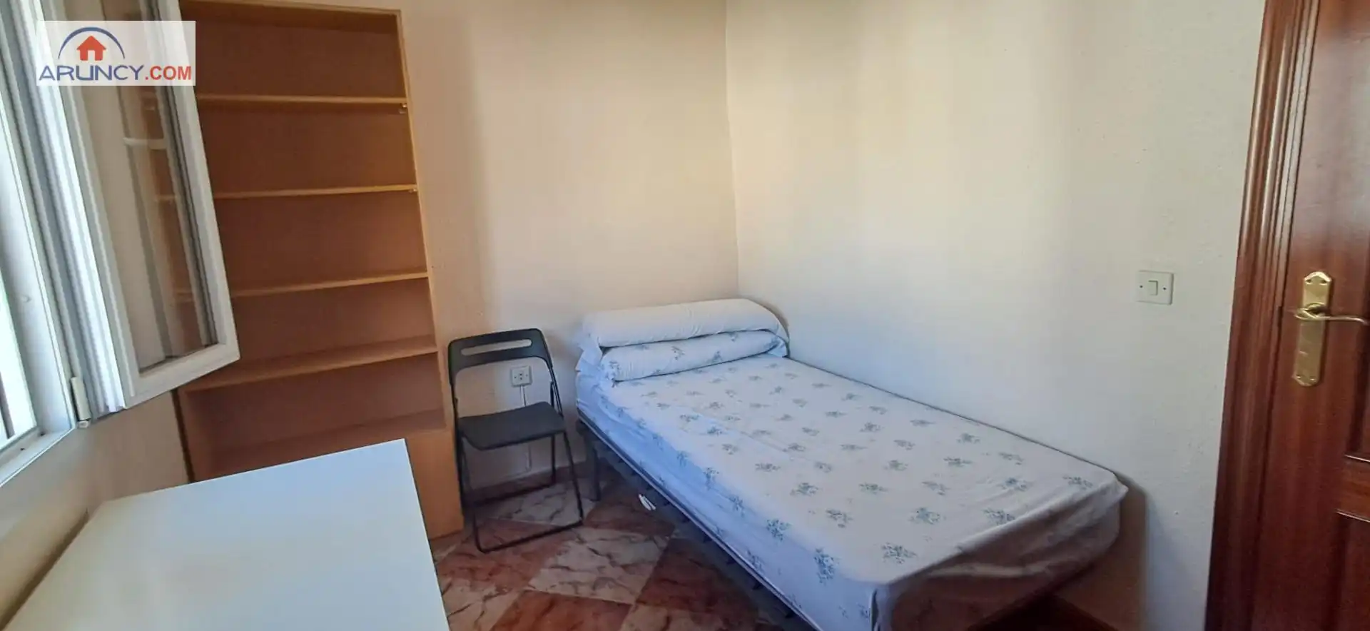 Dormitori de Pis en venda en Sevilla amb Aire condicionat, Terrassa i Balcó