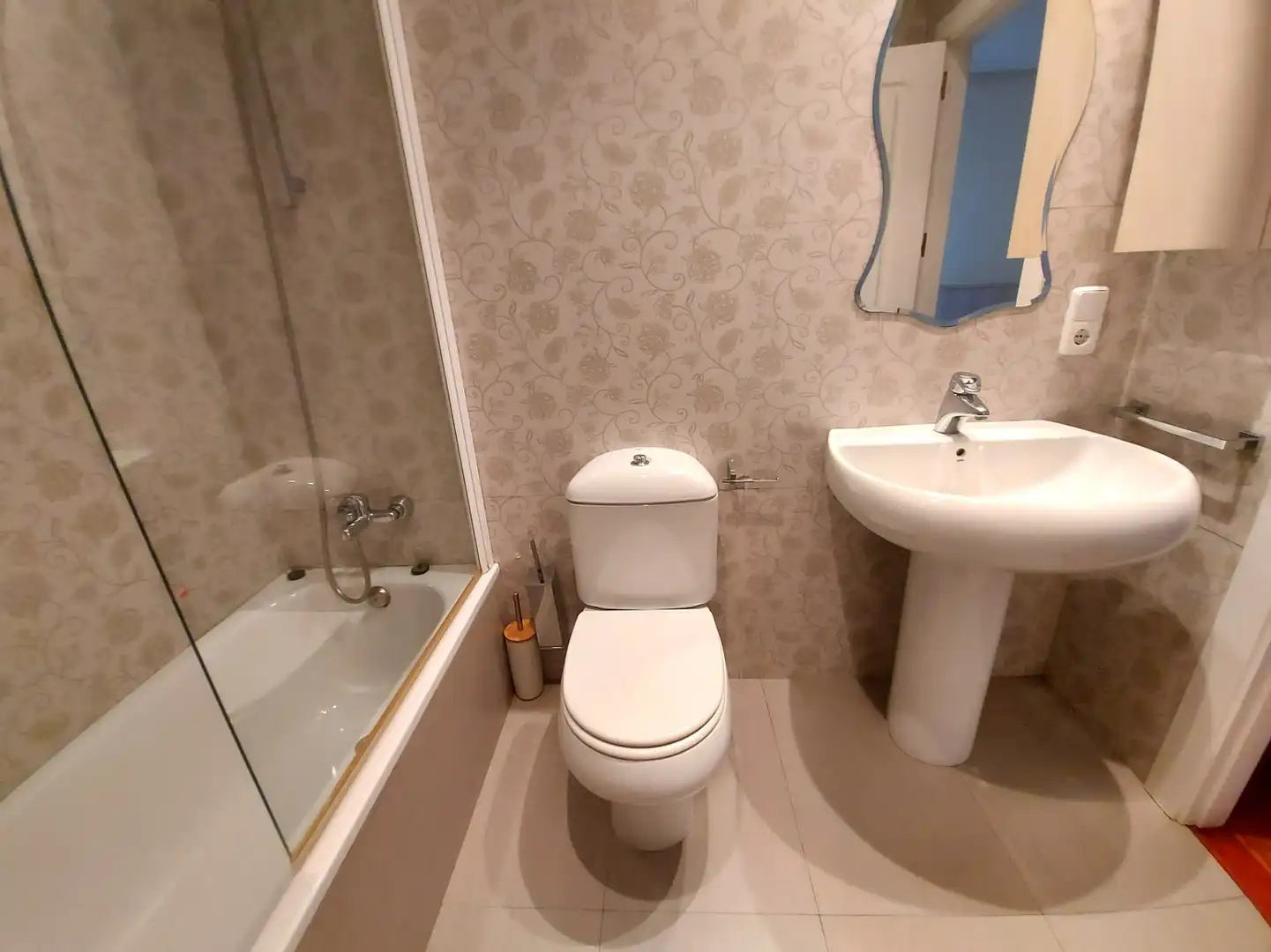 Badezimmer von Wohnung zum Verkauf in  Logroño mit Heizung, Parkett und Terrasse