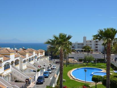 Vista exterior de Apartament en venda en Santa Pola amb Aire condicionat, Terrassa i Piscina