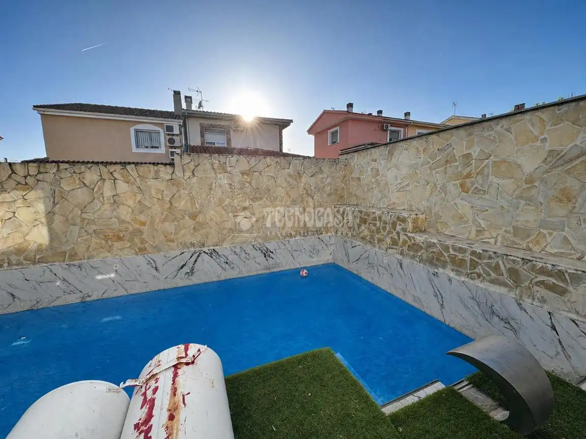 Semi-detached house with pool for sale in Morata de Tajuña, imagen 3