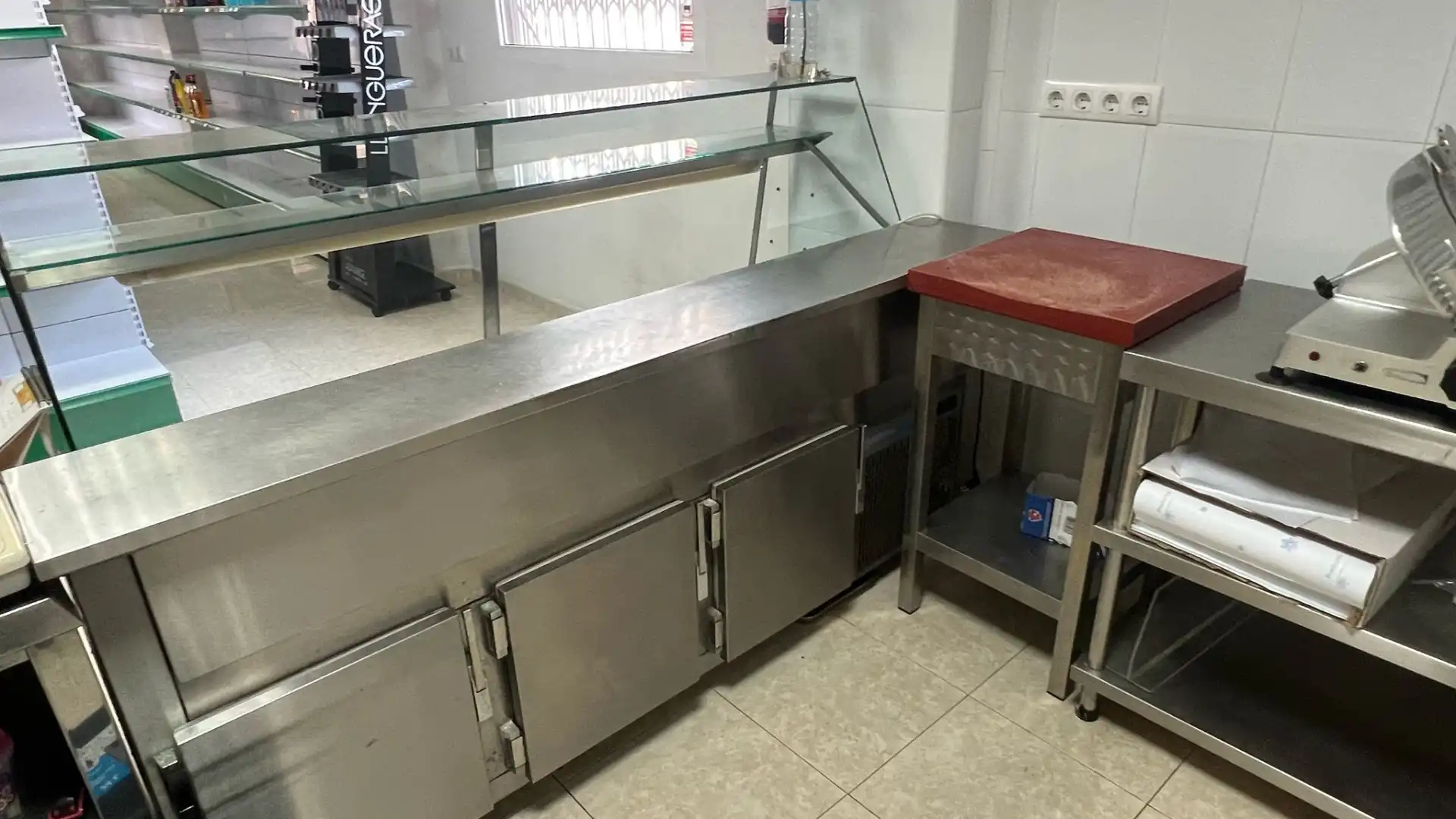 Cuina de Local en venda en Níjar amb Aire condicionat, Moblat i Alarma
