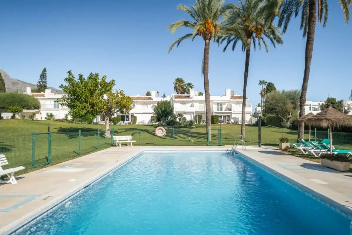 Adosado con piscina en venta en Nueva Andalucía, imagen 3