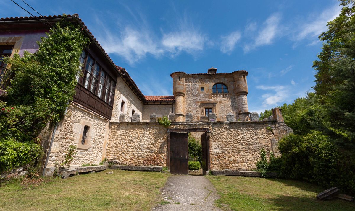 Exterior view of House or chalet for sale in Merindad de Montija  with Heating, Private garden and Terrace