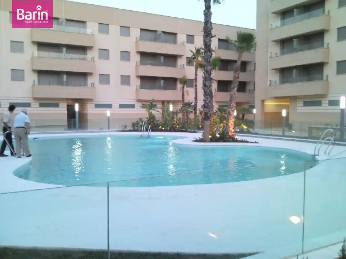 Piscina de Pis de lloguer en Córdoba amb Aire condicionat, Calefacció i Jardí privat