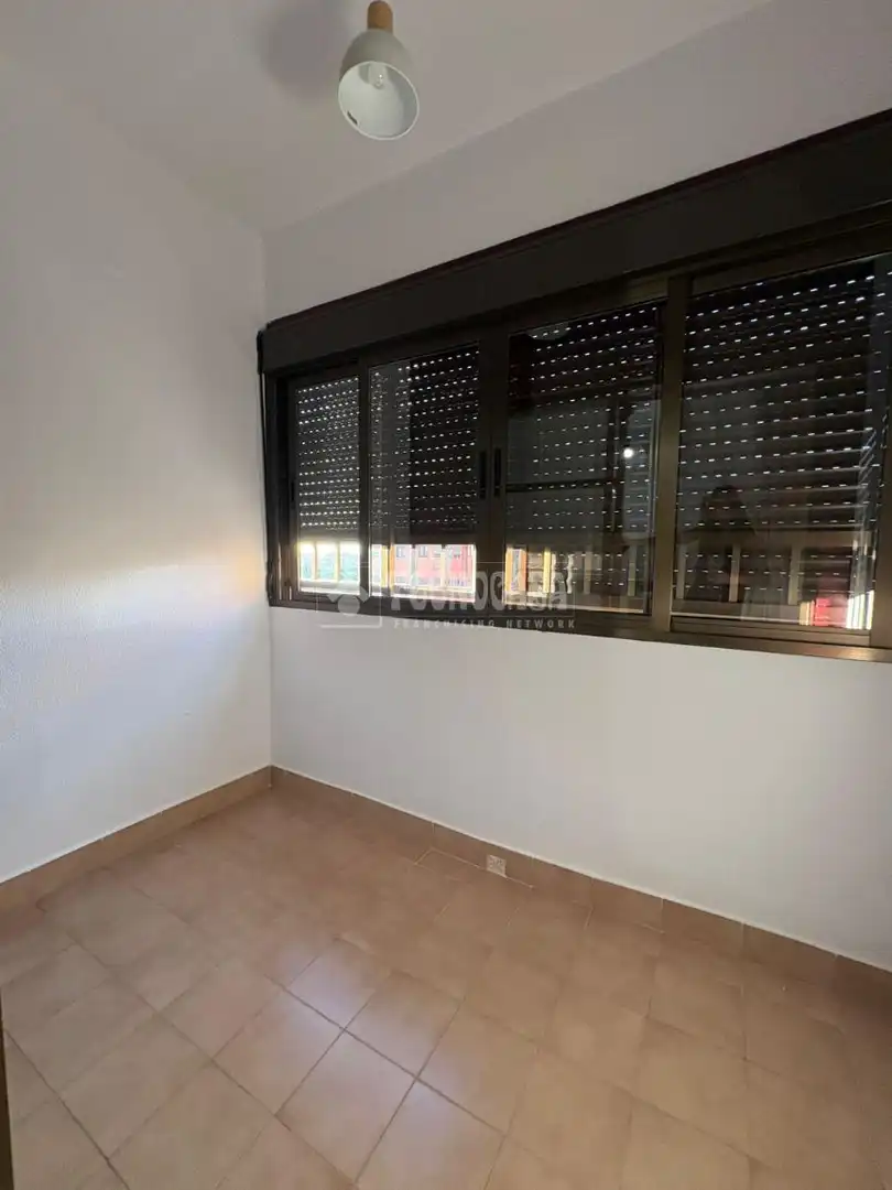 Schlafzimmer von Wohnung zur Miete in Sevilla mit Klimaanlage, Möbliert und Balkon