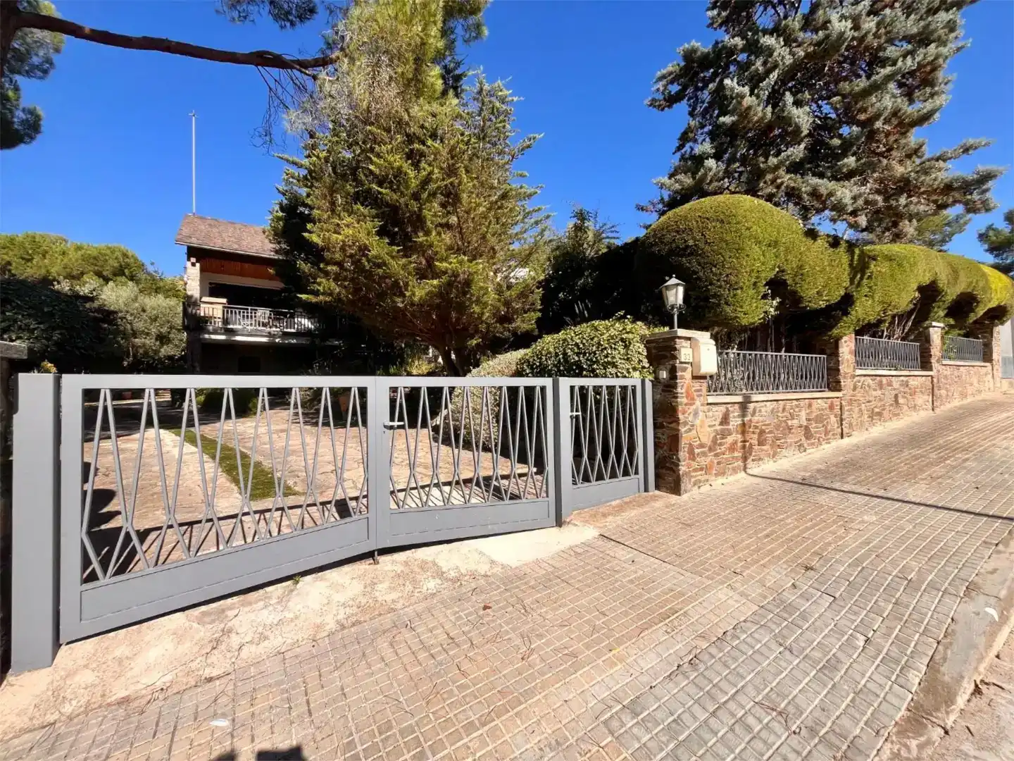 Vista exterior de Casa o chalet en venta en Begues con Aire acondicionado, Piscina y Balcón