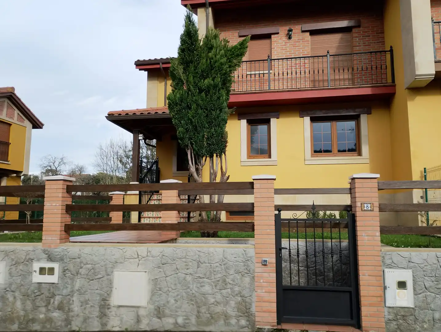 Vista exterior de Casa o chalet en venta en Castro-Urdiales con Calefacción, Jardín privado y Terraza
