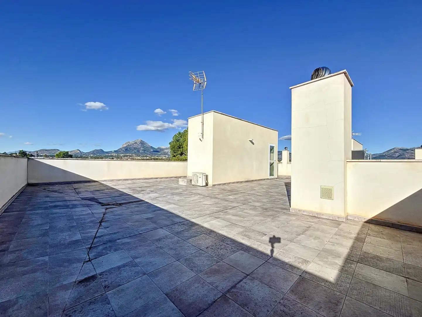 Exterior view of Houses for sale in L'Alfàs del Pi  with Air Conditioner, Heating and Private garden