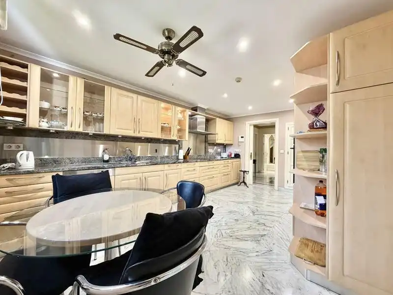 Cocina de Apartamento de alquiler en Marbella con Aire acondicionado, Calefacción y Terraza