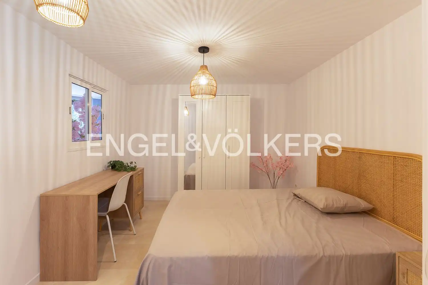 Bedroom of Flat for rent in Valencia  with Air Conditioner, Heating and Terrace
