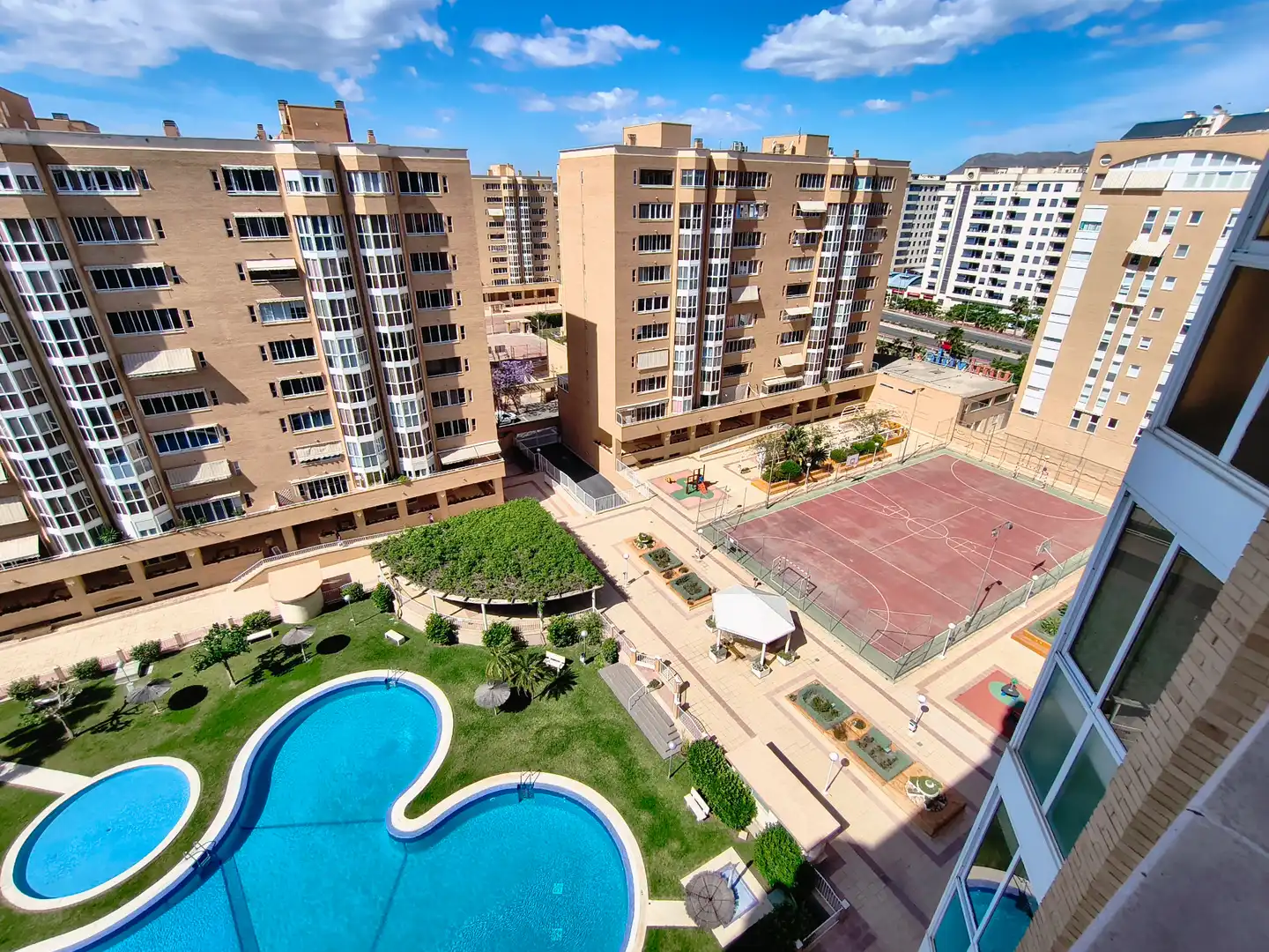 Vista exterior de Pis en venda en Alicante / Alacant amb Terrassa, Traster i Piscina comunitària