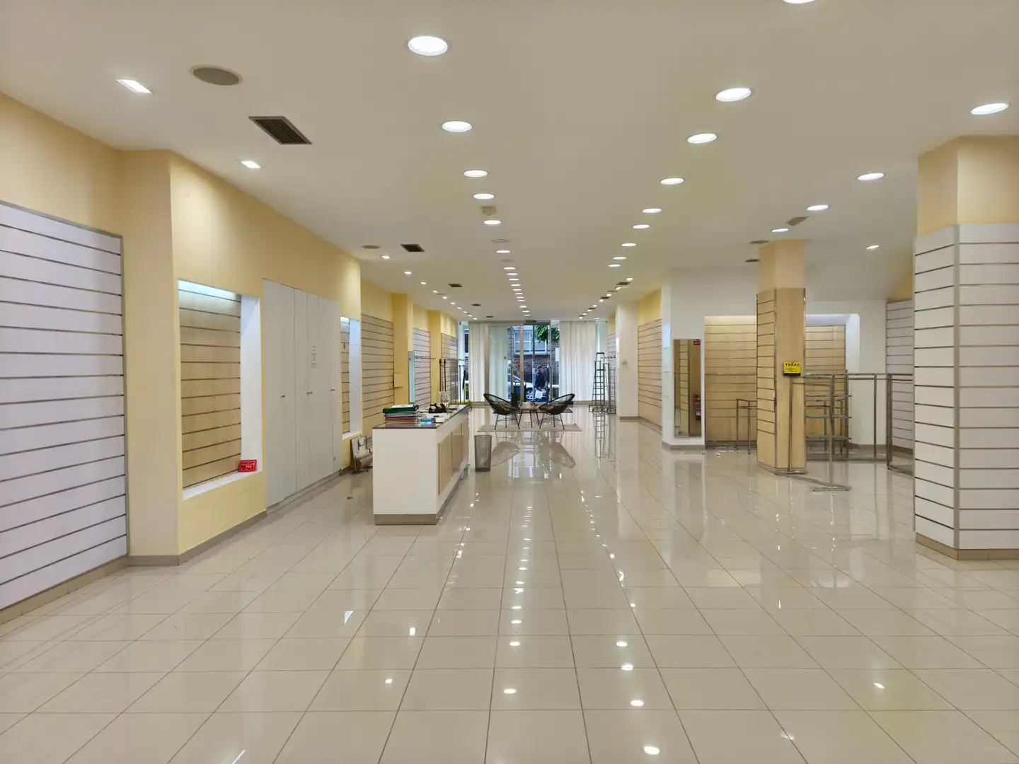 Local comercial de lloguer a Rúa de Frei Rosendo Salvado 6, imagen 3