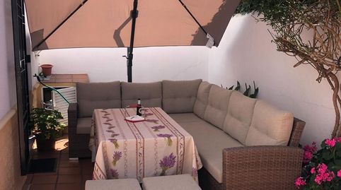 Chalet pareado adosado en esquina, situado en pleno San García, con 4 dormitorios, 3 baños, garaje sótano, jardín delantero y pati, imatge 2