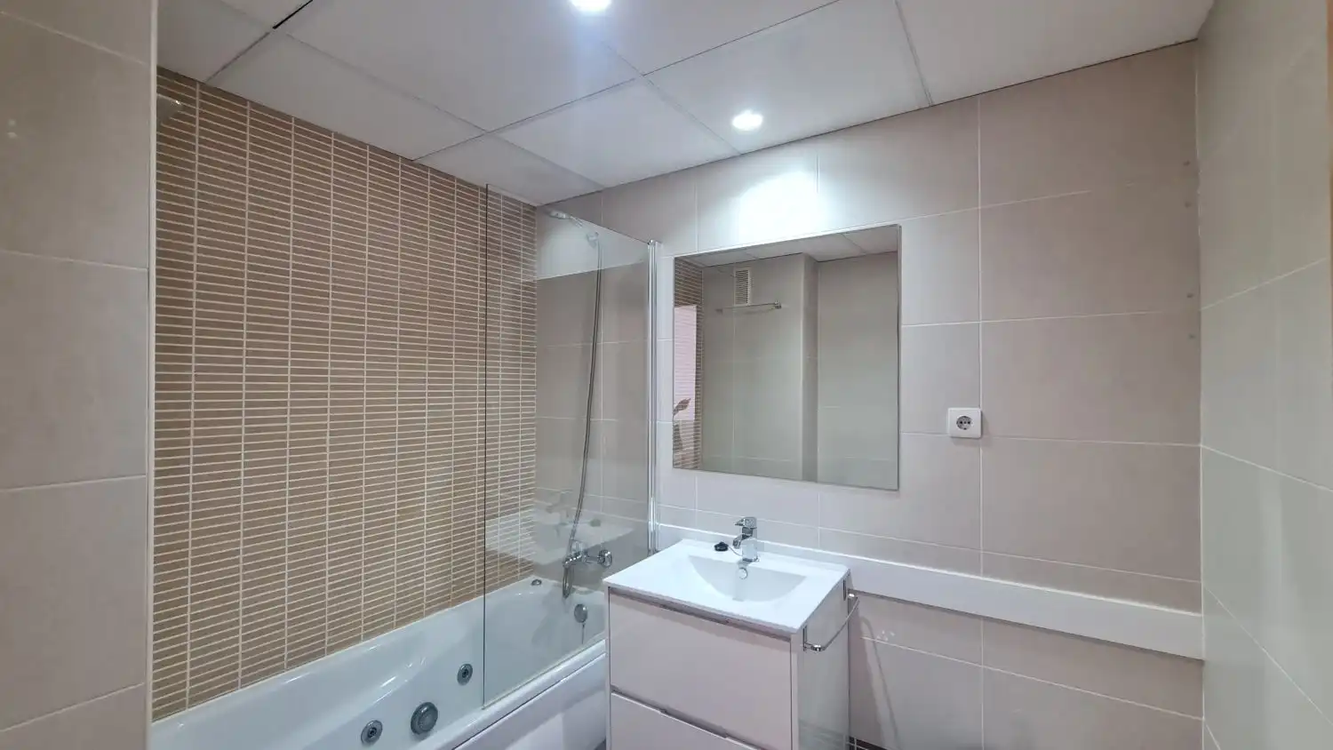 Bathroom of Flat for rent in Málaga  with Air Conditioner, Heating and Terrace