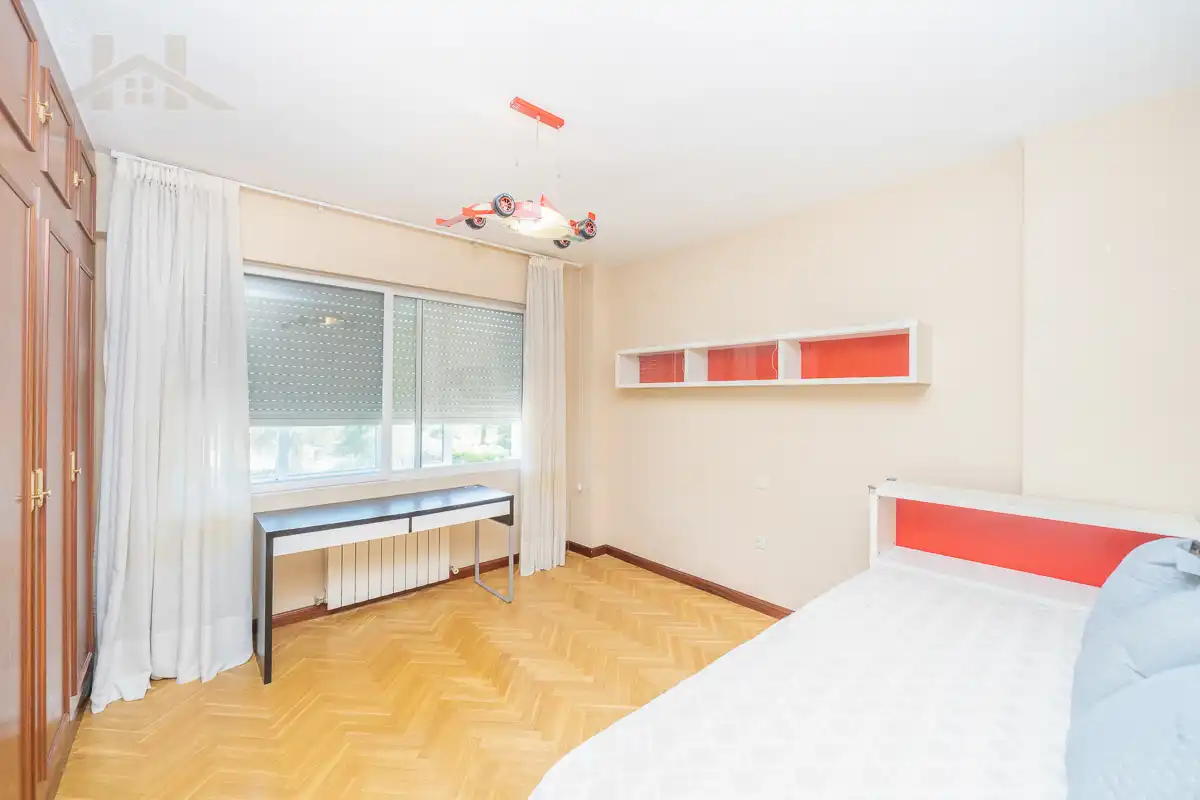 Habitación de Casa adosada en venta en Torrelodones con Aire acondicionado, Calefacción y Jardín privado