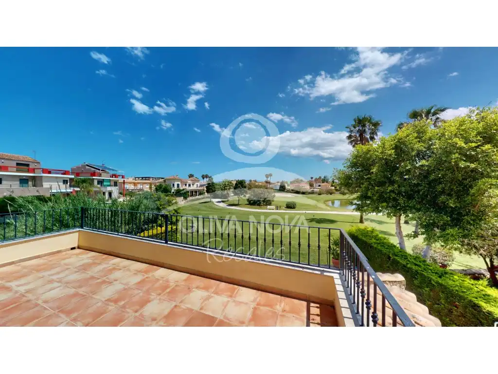 Vista exterior de Casa o chalet en venta en Oliva con Terraza y Piscina