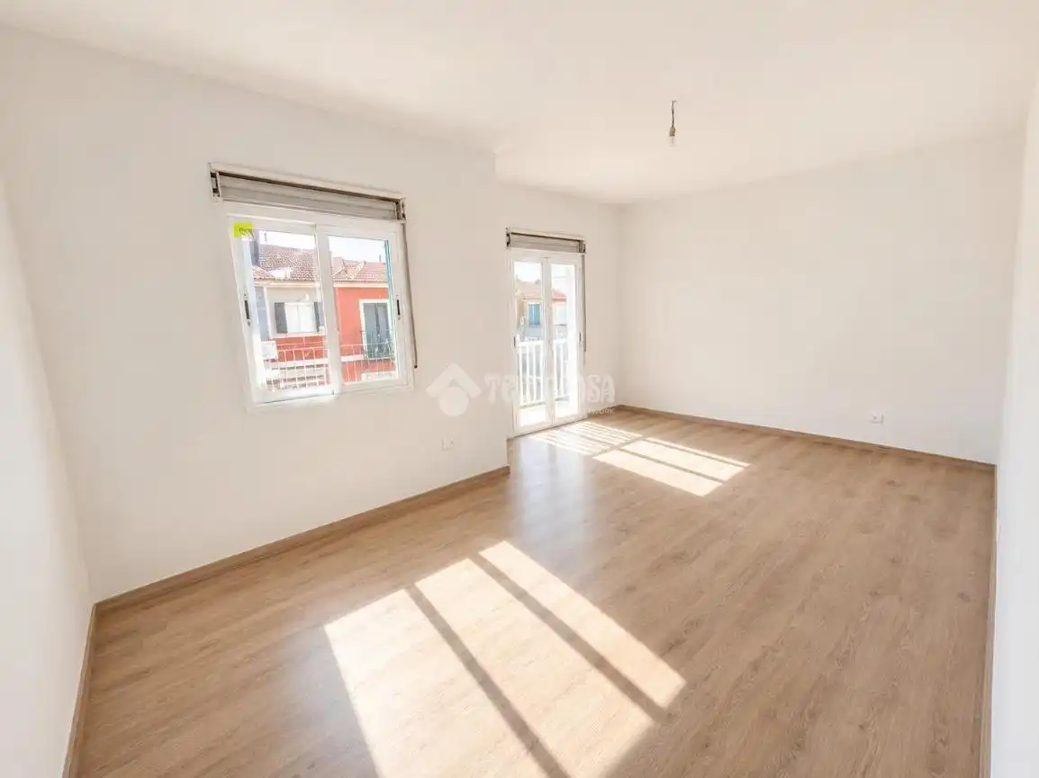 Casa adosada en venta en Calle Manuel Estiarte, Guillena pueblo