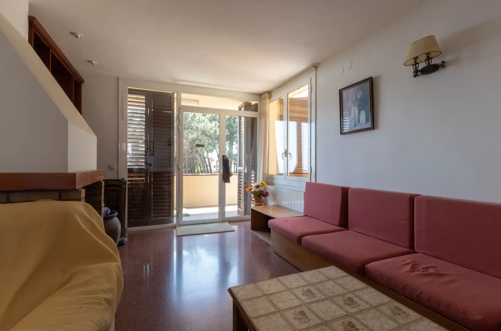 Sala d'estar de Casa o xalet en venda en Sant Cebrià de Vallalta amb Calefacció, Jardí privat i Terrassa