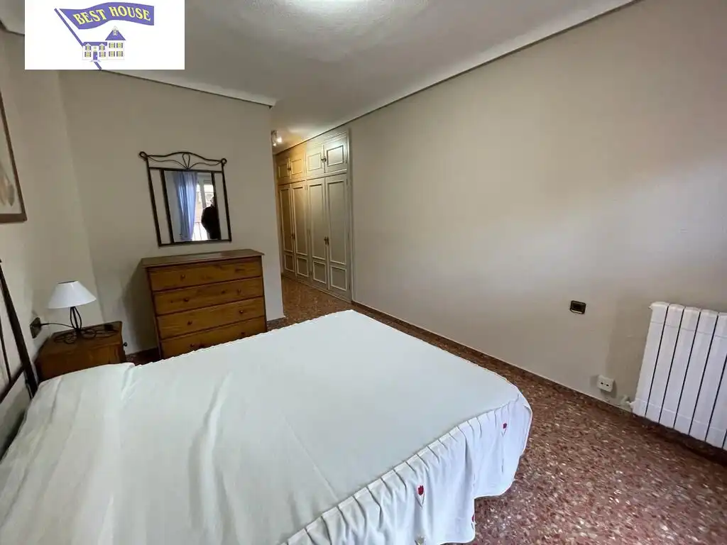 Wohnung zur Miete in Ensanche - Franciscanos