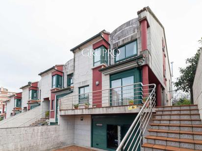 Exterior view of Single-family semi-detached for sale in Vigo   with Heating, Private garden and Parquet flooring