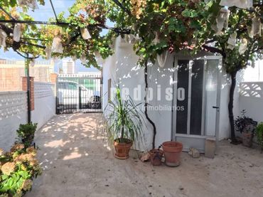 Casa amb jardí en venda a Industrial Estepar