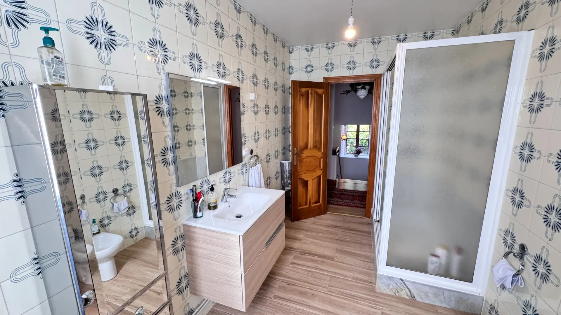 Baño de Casa o chalet de alquiler en Carballo con Parquet, Trastero y Amueblado