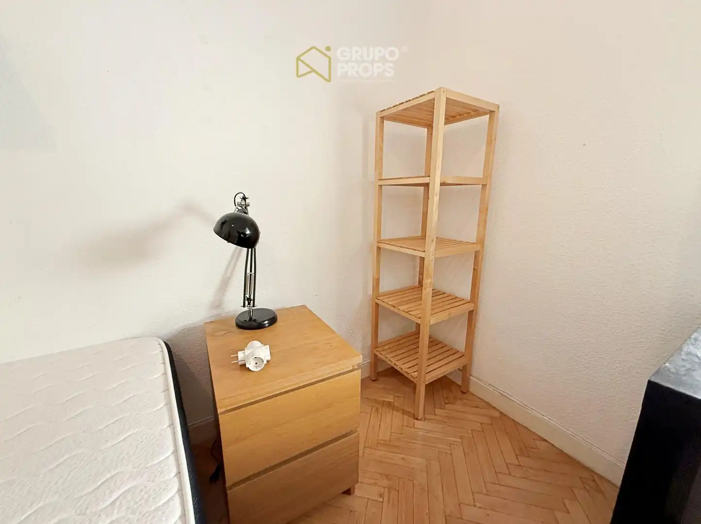 Bedroom of Flat for rent in Madrid  with Heating, Parquet flooring and Furnished