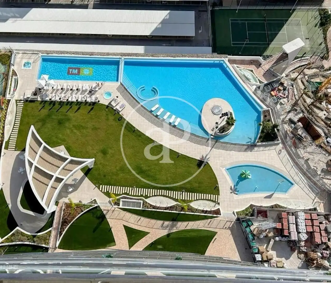 Piscina de Piso en venta en Benidorm con Aire acondicionado, Calefacción y Jardín privado