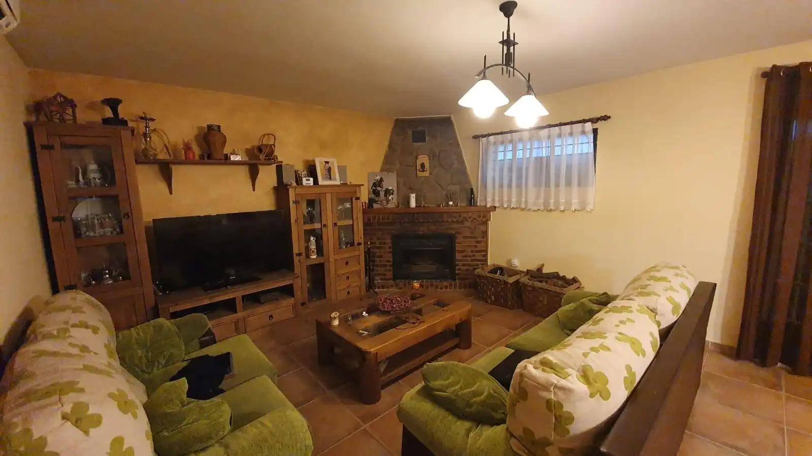 Sala d'estar de Casa o xalet en venda en Aldea del Fresno amb Aire condicionat i Piscina