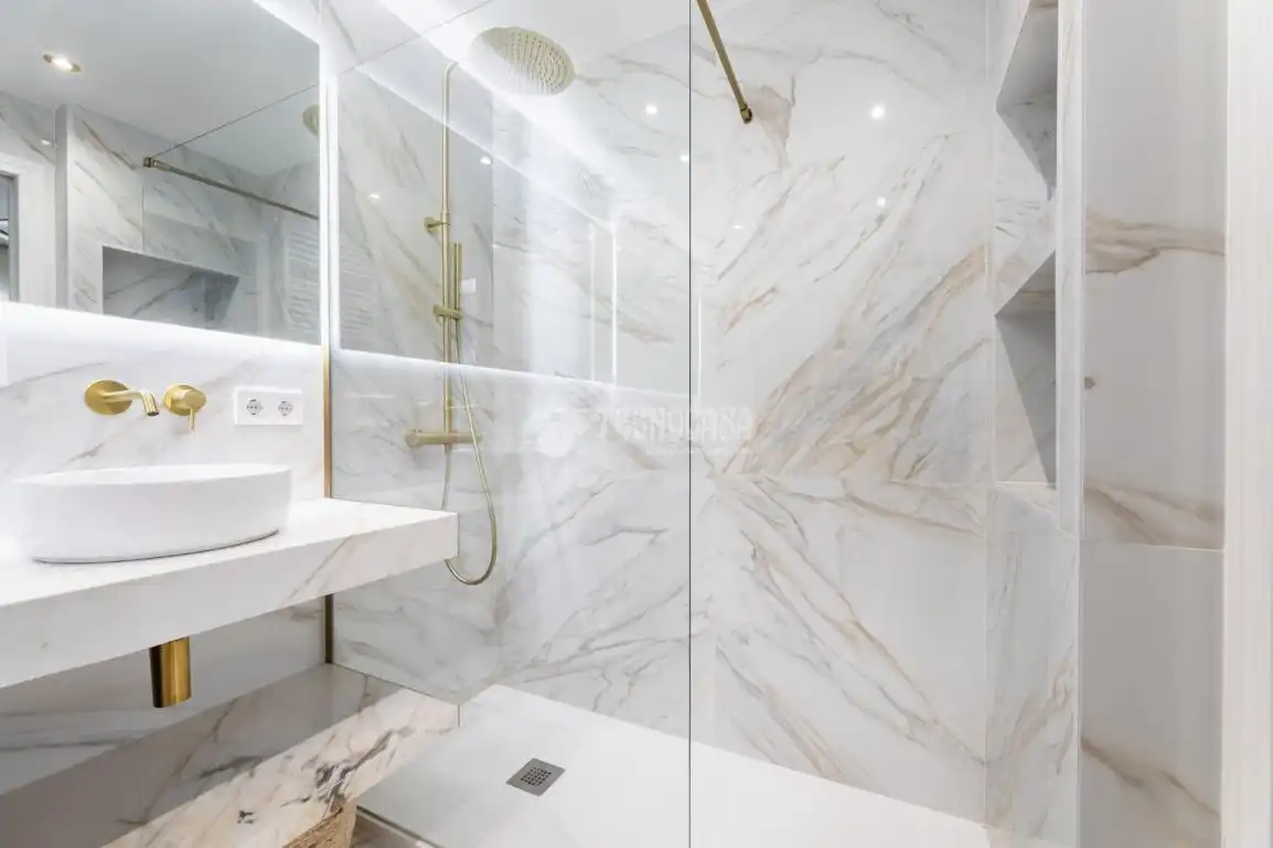 Baño de Piso en venta en Torrelodones con Calefacción, Terraza y Piscina comunitaria
