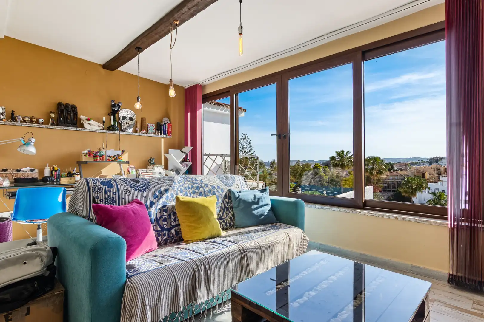 Living room of Houses for sale in Fuengirola  with Air Conditioner, Private garden and Swimming Pool