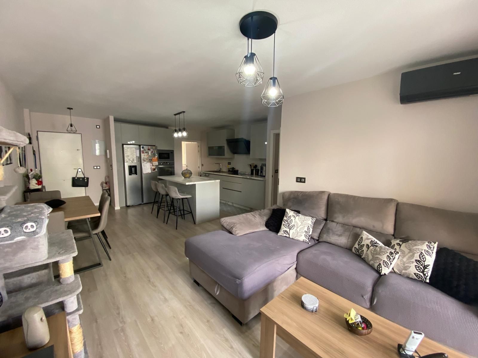 Living room of Flat for sale in Algeciras  with Air Conditioner, Heating and Parquet flooring