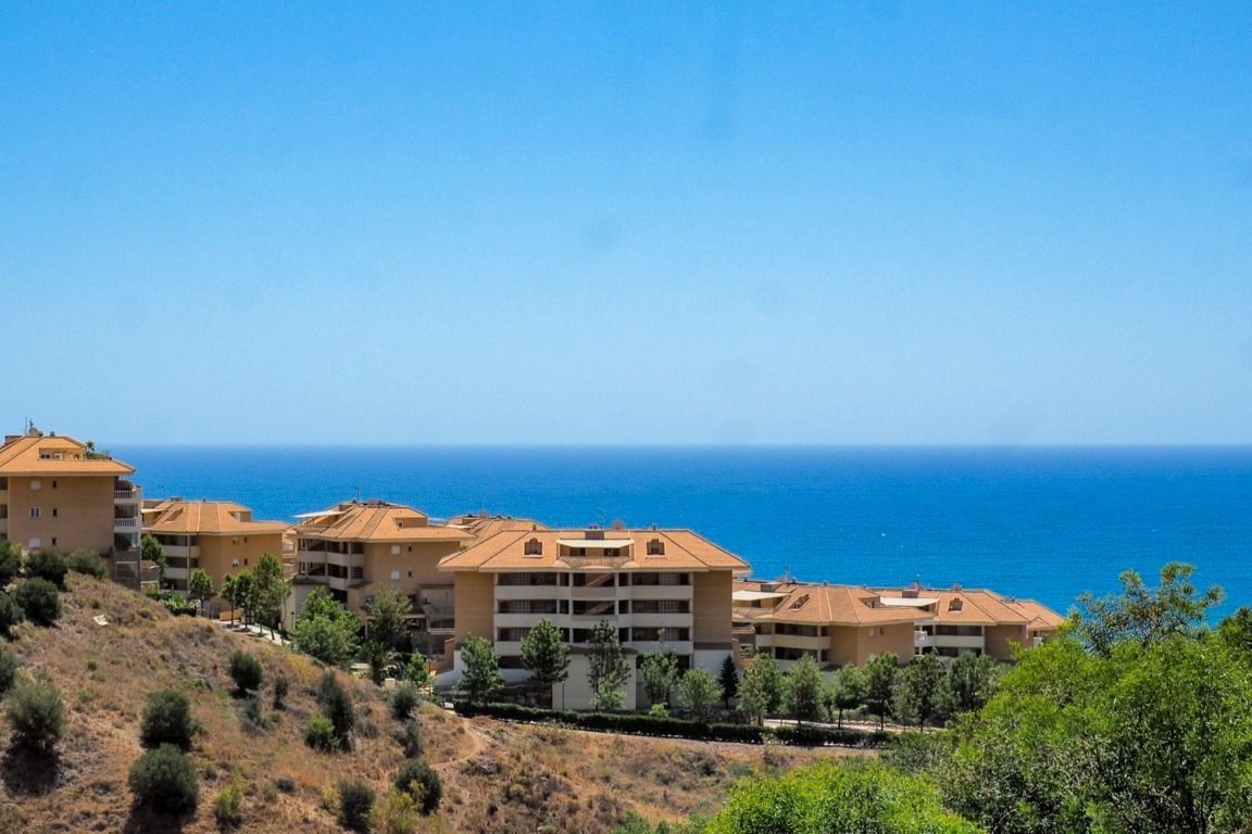 Vista exterior de Dúplex en venda en Fuengirola amb Aire condicionat, Terrassa i Piscina comunitària