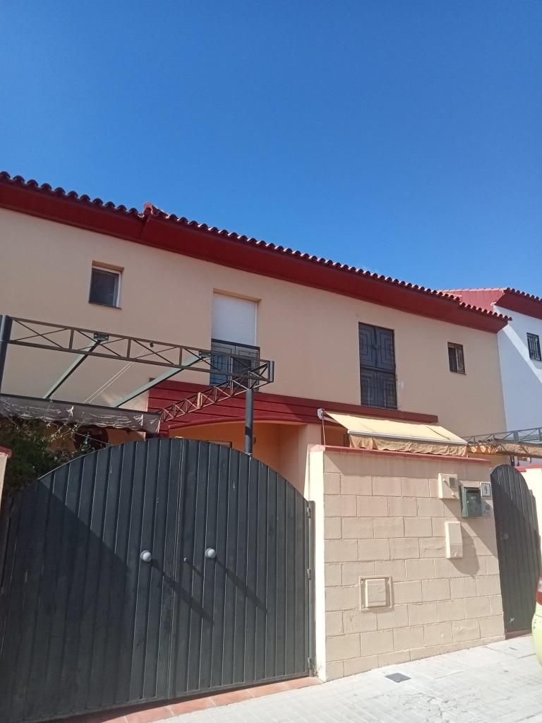 Vista exterior de Casa o xalet en venda en Mairena del Aljarafe