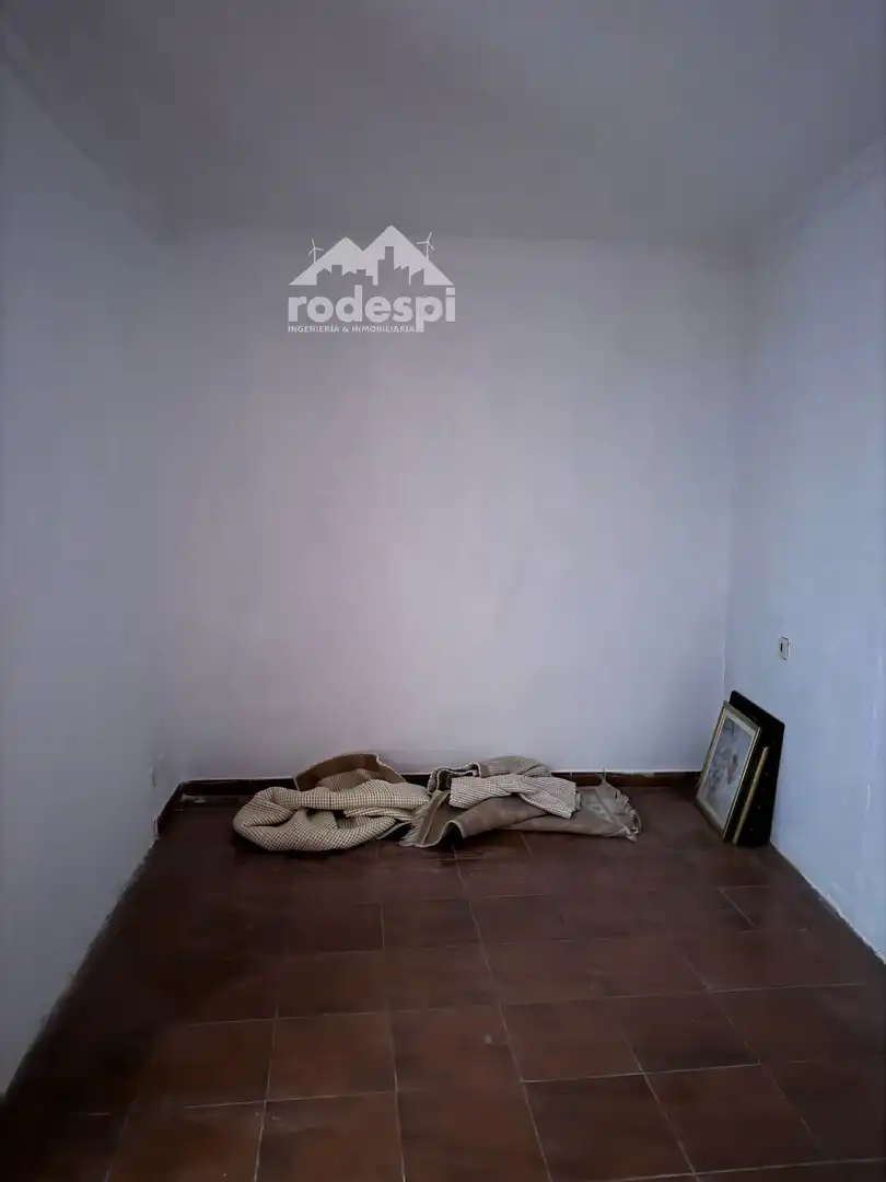 Habitación de Casa adosada en venta en Villardondiego con Terraza, Trastero y Amueblado