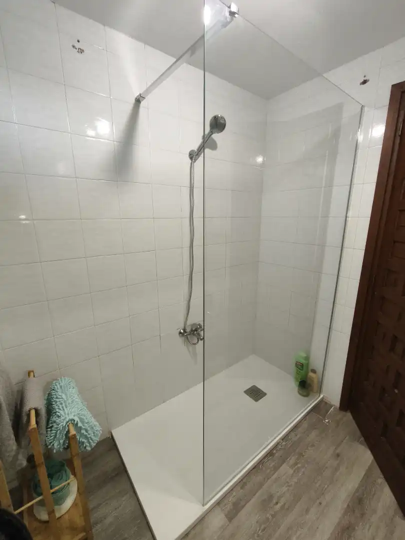 Baño de Piso de alquiler en Puebla de Lillo con Calefacción, Amueblado y Lavadora