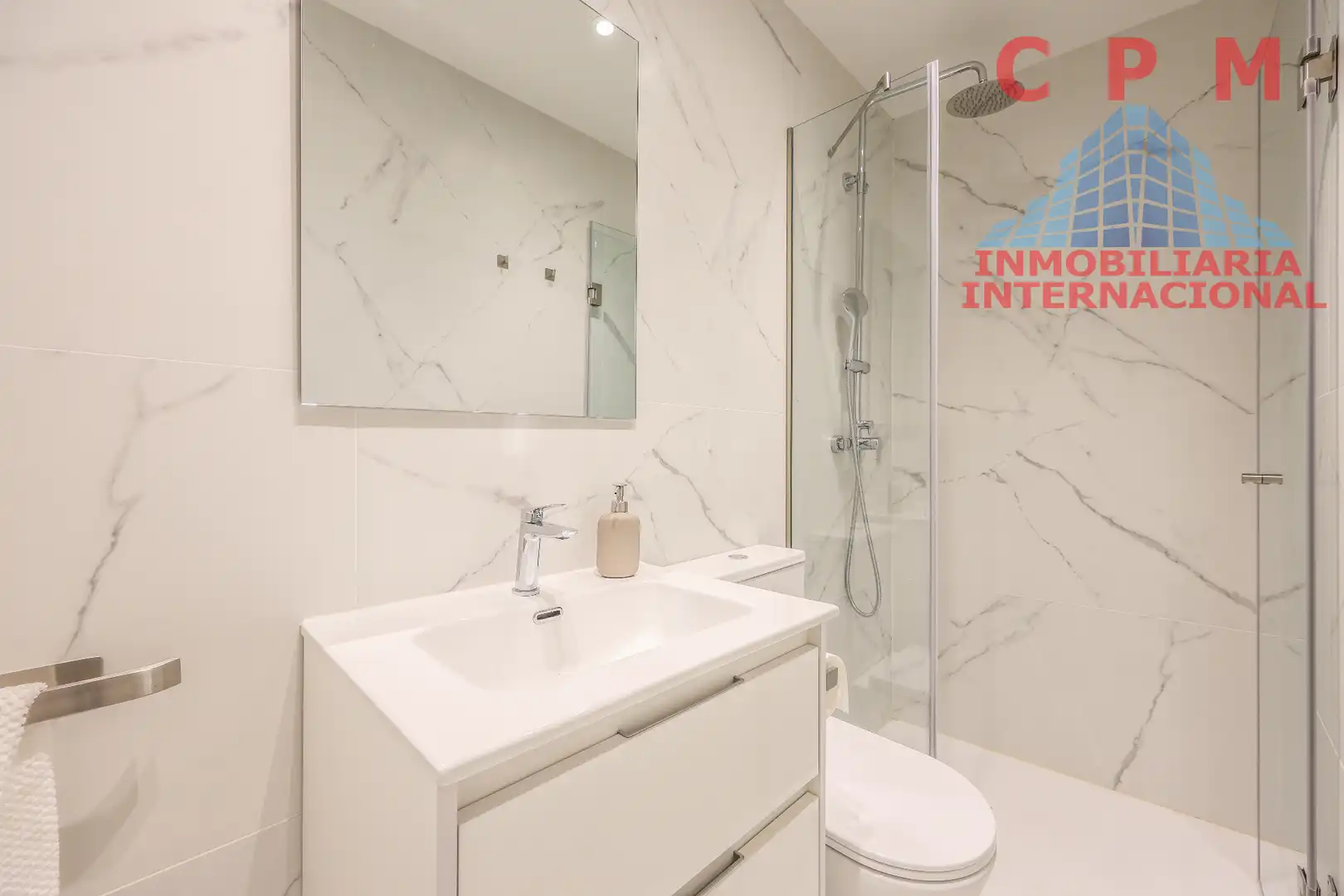 Badezimmer von Maisonette zur Miete in Madrid mit Klimaanlage, Heizung und Parkett