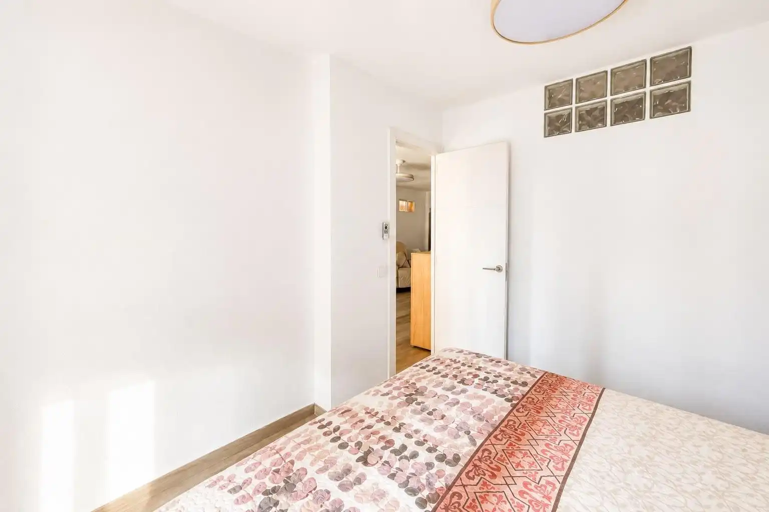 Schlafzimmer von Erdgeschoss zur Miete in Torrevieja mit Klimaanlage, Heizung und Terrasse