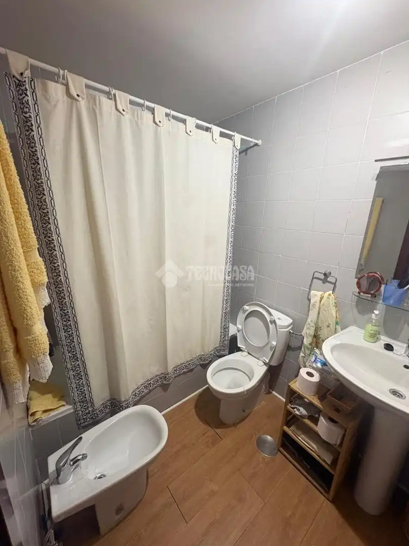 Bathroom of Flat for sale in Madrid